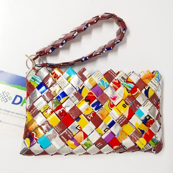 Eco-friendly Hand Woven Recycled Foil Wrapper Silver Multi Wristlet Bag NWT - Picture 2 of 9